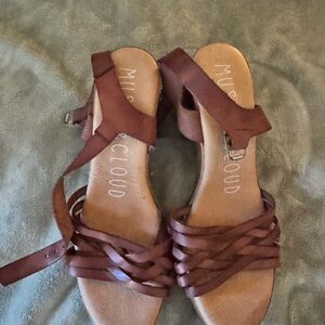Musse & Cloud Women's Tan Strappy Sandals- Lightly worn 💙